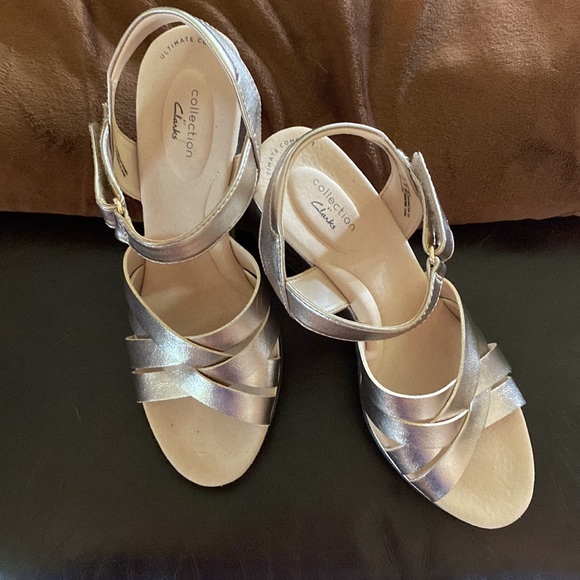 Clark’s 3” strappy sandals in soft gold w/velcro closure. - Picture 3 of 3